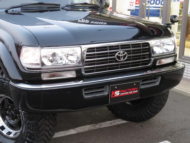ランドクルーザー８０ ＶＸリミテッド　中期モデル　全塗装済黒　新品ヘッドライト　クリスタルレンズ　３インチＵＰ　社外ショック　プロコンプ製１６インチＡＷ　新品ＴＯＹＯ製ＭＴタイヤ　社外マフラー　シートカバー　社外ナビ　バックカメラ　ＥＴＣ（14枚目）