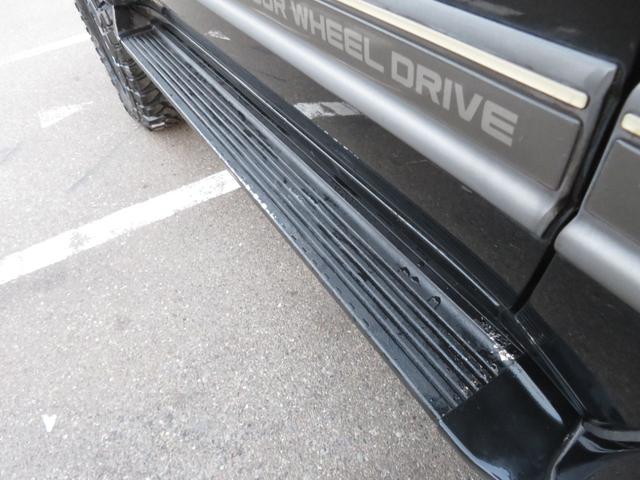ランドクルーザー８０ ＶＸリミテッド　中期モデル　全塗装済黒　新品ヘッドライト　クリスタルレンズ　３インチＵＰ　社外ショック　プロコンプ製１６インチＡＷ　新品ＴＯＹＯ製ＭＴタイヤ　社外マフラー　シートカバー　社外ナビ　バックカメラ　ＥＴＣ（18枚目）
