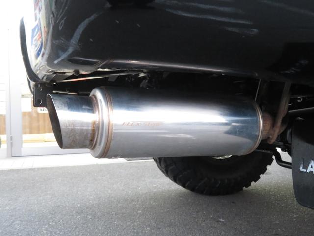 ランドクルーザー８０ ＶＸリミテッド　中期モデル　全塗装済黒　新品ヘッドライト　クリスタルレンズ　３インチＵＰ　社外ショック　プロコンプ製１６インチＡＷ　新品ＴＯＹＯ製ＭＴタイヤ　社外マフラー　シートカバー　社外ナビ　バックカメラ　ＥＴＣ（21枚目）