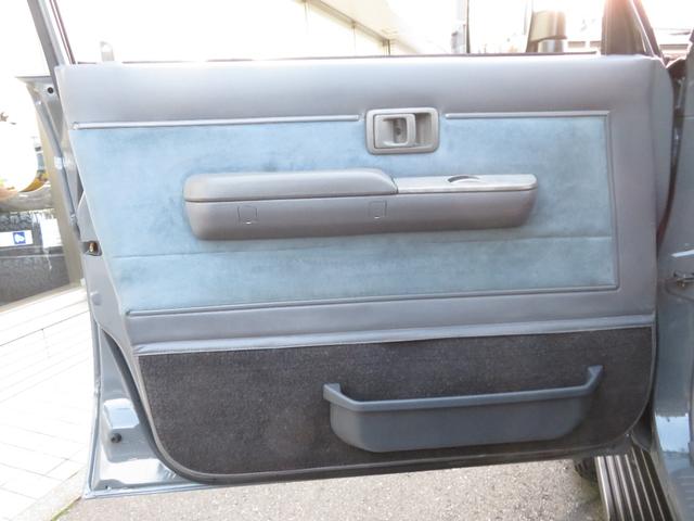 ランドクルーザープラド ＥＸ５　新品全塗装ミディアムグレーＩＩ　新品クリスタルレンズ　純正車高　新品ＤＥＡＮ製クロスカントリー１６インチＡＷ　新品ＢＦグッドリッチ製ＡＴタイヤ　サスペンションシート　ＥＴＣ　サンルーフ（18枚目）