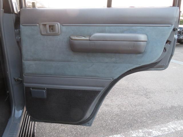 ランドクルーザープラド ＥＸ５　新品全塗装ミディアムグレーＩＩ　新品クリスタルレンズ　純正車高　新品ＤＥＡＮ製クロスカントリー１６インチＡＷ　新品ＢＦグッドリッチ製ＡＴタイヤ　サスペンションシート　ＥＴＣ　サンルーフ（19枚目）