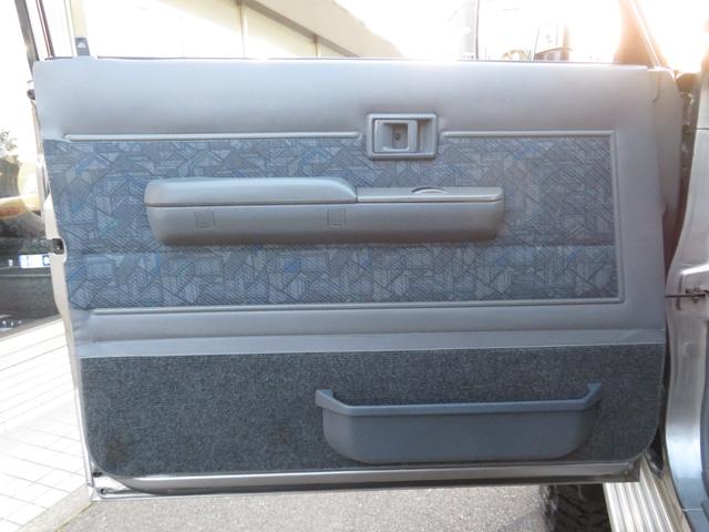 ランドクルーザー７０ ＺＸ　ＺＸ（５名）　５速マニュアル　ユーザー下取り車　前後クロカンバンパー　リフトＵＰ公認済み　新品ブラッドレーＶ１６インチＡＷ　新品ジオランダーＭＴ　　社外ＳＤナビ　フルセグＴＶ　Ｂｌｕｅｔｏｏｔｈ対応（18枚目）