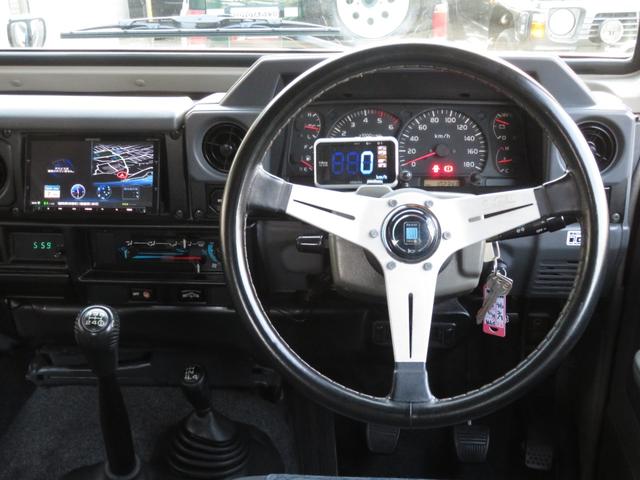 ランドクルーザー７０ ＺＸ　ＺＸ（５名）　５速マニュアル　ユーザー下取り車　前後クロカンバンパー　リフトＵＰ公認済み　新品ブラッドレーＶ１６インチＡＷ　新品ジオランダーＭＴ　　社外ＳＤナビ　フルセグＴＶ　Ｂｌｕｅｔｏｏｔｈ対応（45枚目）