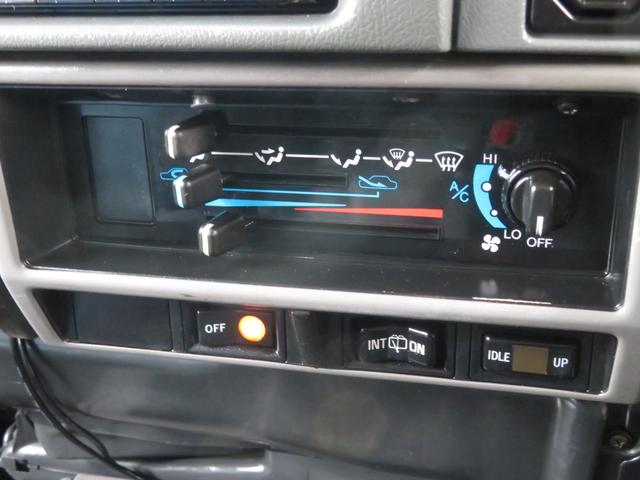 ���ɃV���v���ȍ\���̃}�j���A�����G�A�R���ł���