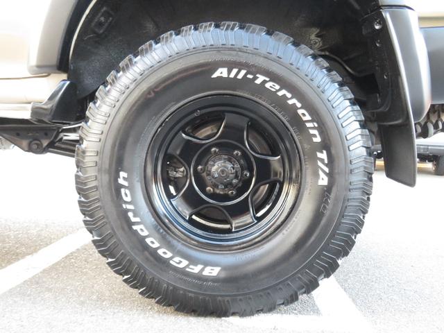 ランドクルーザー８０ ＶＸ　後期ガスマニ　前後デフロック　全塗装済ベージュ　リフトＵＰ　ランチョショック　ステアリングダンパー　ブラッドレーＶ　ＢＦ／ＡＴタイヤ　社外マフラー　サンルーフ　社外デッキ（9枚目）