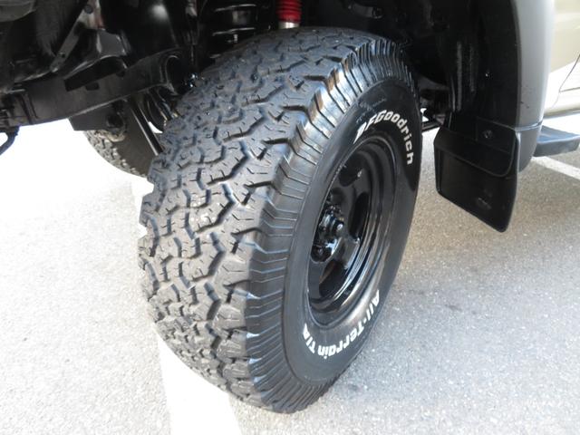 ランドクルーザー８０ ＶＸ　後期ガスマニ　前後デフロック　全塗装済ベージュ　リフトＵＰ　ランチョショック　ステアリングダンパー　ブラッドレーＶ　ＢＦ／ＡＴタイヤ　社外マフラー　サンルーフ　社外デッキ（11枚目）