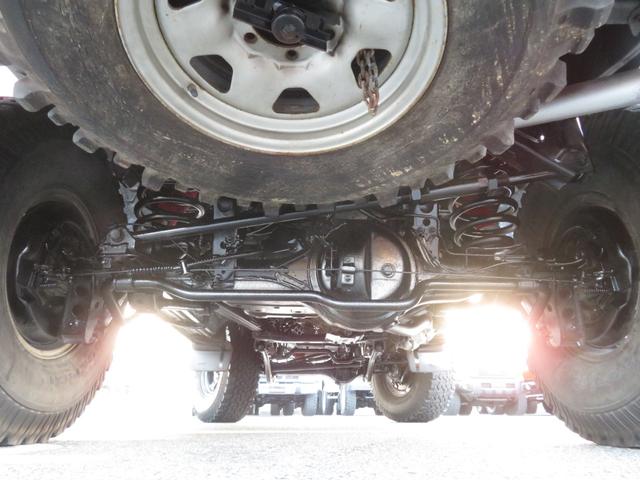 ランドクルーザー８０ ＶＸ　後期ガスマニ　前後デフロック　全塗装済ベージュ　リフトＵＰ　ランチョショック　ステアリングダンパー　ブラッドレーＶ　ＢＦ／ＡＴタイヤ　社外マフラー　サンルーフ　社外デッキ（16枚目）