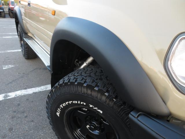 ランドクルーザー８０ ＶＸ　後期ガスマニ　前後デフロック　全塗装済ベージュ　リフトＵＰ　ランチョショック　ステアリングダンパー　ブラッドレーＶ　ＢＦ／ＡＴタイヤ　社外マフラー　サンルーフ　社外デッキ（18枚目）