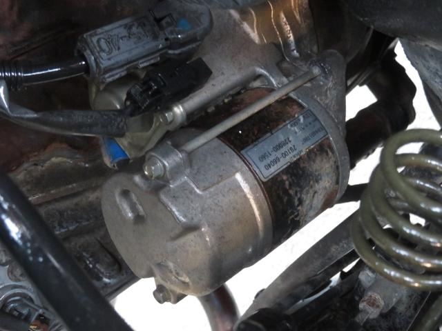 ランドクルーザー８０ ＶＸ　後期ガスマニ　前後デフロック　全塗装済ベージュ　リフトＵＰ　ランチョショック　ステアリングダンパー　ブラッドレーＶ　ＢＦ／ＡＴタイヤ　社外マフラー　サンルーフ　社外デッキ（33枚目）