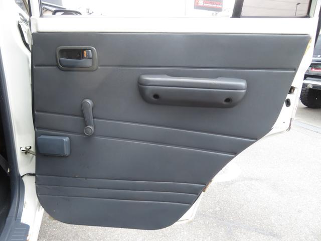 ＳＴＤ　純正白　５速マニュアル　観音扉　純正ウインチ　新品レンズ　新品３インチＵＰ　ブラッドレーＶ　新品ジオランダーＭＴタイヤ　社外マフラー　マニュアルエアコン　レカロシート　手動ウインド　ルーフラック（画像19）
