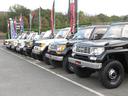 人気のランクル７０系をはじめ、常時３０台以上の４ＷＤ車を展示しています！タイミングによりますが、メガクルーザーやランクル４０等の希少車や当社デモカーも展示している場合がありますのでお楽しみに♪