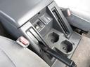 ドリンクホルダーも付いています☆今の新車にはほとんど付いて無い装備ですよ！