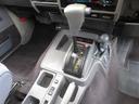 運転も楽チンなオートマです☆シフト周りもキレイですよ♪隣にはトランスファーレバーも配置されています♪