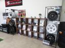 室内には新品レンズやナビ、ハンドルや当社オリジナルパーツのディズプレイもあります☆お好みのスタイルにカスタマイズするのも楽しいですよ♪