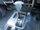 運転も楽チンなオートマです☆シフト周りもキレイですよ♪隣にはトランスファーレバーも配置されています♪