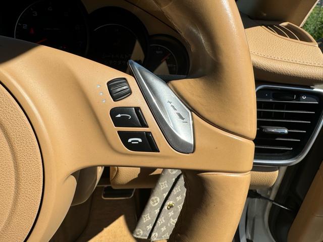 パナメーラ ４　４ＷＤ　ブラウンレザーパワーシート　左右シートヒーター　バックモニター　ＥＴＣ付　１９インチアルミ　電動リアゲート　アイドリングストップ　禁煙車　記録簿付き　ルーフ張替済み（28枚目）