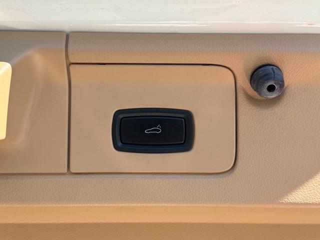 パナメーラ ４　４ＷＤ　ブラウンレザーパワーシート　左右シートヒーター　バックモニター　ＥＴＣ付　１９インチアルミ　電動リアゲート　アイドリングストップ　禁煙車　記録簿付き　ルーフ張替済み（40枚目）