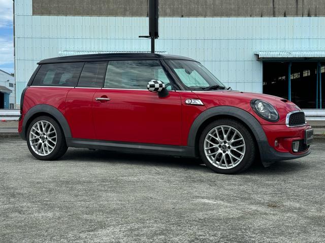 ＭＩＮＩ クーパーＳ　クラブマン　禁煙車　最終型　ＥＴＣ　ドライブレコーダー　キセノンヘッドライト　社外ナビ　フルセグＴＶ　Ｂｌｕｅｔｏｏｔｈ（5枚目）
