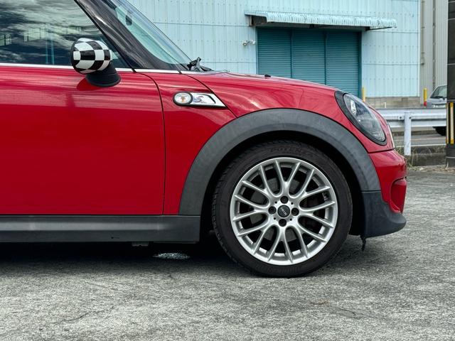 ＭＩＮＩ クーパーＳ　クラブマン　禁煙車　最終型　ＥＴＣ　ドライブレコーダー　キセノンヘッドライト　社外ナビ　フルセグＴＶ　Ｂｌｕｅｔｏｏｔｈ（6枚目）