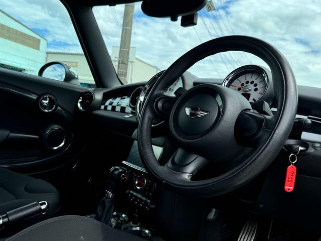 ＭＩＮＩ クーパーＳ　クラブマン　禁煙車　最終型　ＥＴＣ　ドライブレコーダー　キセノンヘッドライト　社外ナビ　フルセグＴＶ　Ｂｌｕｅｔｏｏｔｈ（14枚目）