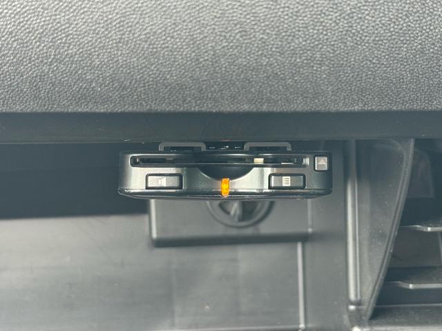 ＭＩＮＩ クーパーＳ　クラブマン　禁煙車　最終型　ＥＴＣ　ドライブレコーダー　キセノンヘッドライト　社外ナビ　フルセグＴＶ　Ｂｌｕｅｔｏｏｔｈ（29枚目）