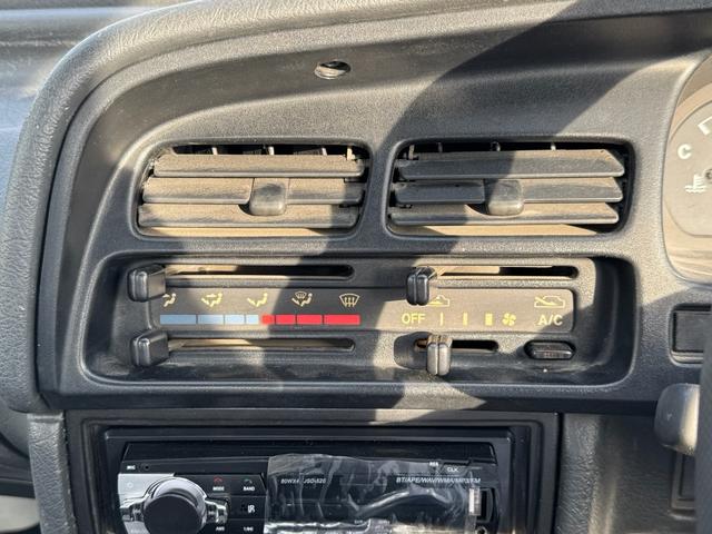 キャリイトラック ＫＵ　全塗装済み　ホイールブラック塗装　マット新品　フロントスピーカー　ＣＤデッキ　４速マニュアル　エアコン（23枚目）
