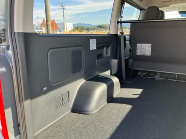 ハイエースバン ロングスーパーＧＬ　アースカラーパッケージ　両側電動スライドドア　スマートキー　レーンアシスト　オートＬＥＤライト　オートマチックハイビーム　ＡＣ１００Ｖ　パノラミックビューモニター　デジタルインナーミラー　寒冷地仕様（18枚目）