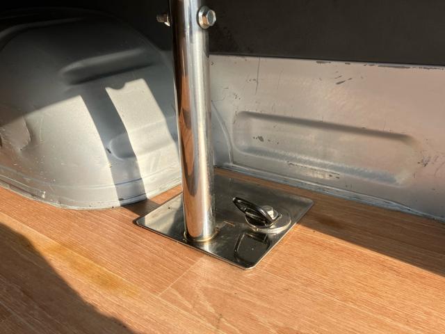 ハイエースバン 　キャンピング　８ナンバー　５人乗り　ガソリン車　ナビ　ＴＶ　バックカメラ新品　Ｂｌｕｅｔｏｏｔｈ　フロアマット新品　ハンドル新品　ＥＴＣ　ＬＥＤヘッドライト　キーレス　ロング　ハイルーフ（18枚目）