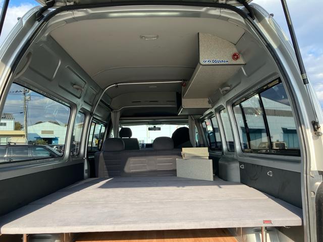 ハイエースバン 　キャンピング　８ナンバー　５人乗り　ガソリン車　ナビ　ＴＶ　バックカメラ新品　Ｂｌｕｅｔｏｏｔｈ　フロアマット新品　ハンドル新品　ＥＴＣ　ＬＥＤヘッドライト　キーレス　ロング　ハイルーフ（19枚目）