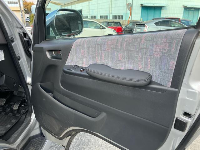 ハイエースバン 　キャンピング　８ナンバー　５人乗り　ガソリン車　ナビ　ＴＶ　バックカメラ新品　Ｂｌｕｅｔｏｏｔｈ　フロアマット新品　ハンドル新品　ＥＴＣ　ＬＥＤヘッドライト　キーレス　ロング　ハイルーフ（32枚目）