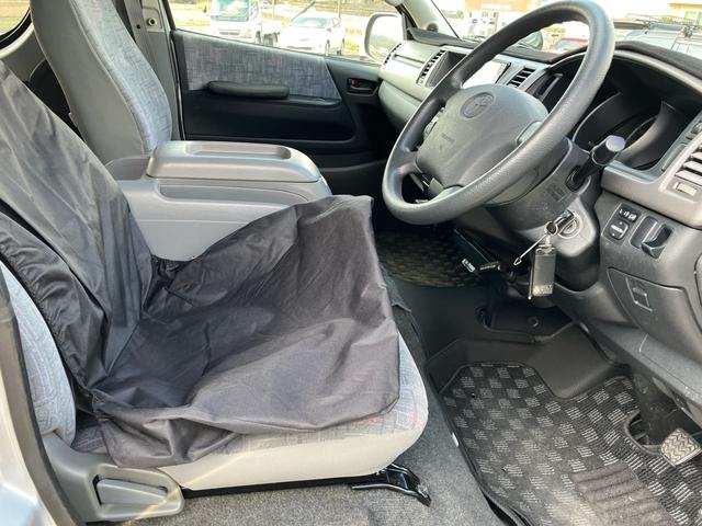 ハイエースバン 　キャンピング　８ナンバー　５人乗り　ガソリン車　ナビ　ＴＶ　バックカメラ新品　Ｂｌｕｅｔｏｏｔｈ　フロアマット新品　ハンドル新品　ＥＴＣ　ＬＥＤヘッドライト　キーレス　ロング　ハイルーフ（34枚目）