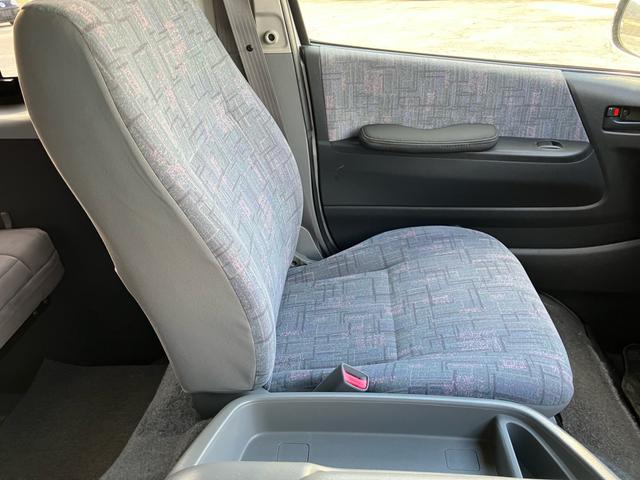 ハイエースバン 　キャンピング　８ナンバー　５人乗り　ガソリン車　ナビ　ＴＶ　バックカメラ新品　Ｂｌｕｅｔｏｏｔｈ　フロアマット新品　ハンドル新品　ＥＴＣ　ＬＥＤヘッドライト　キーレス　ロング　ハイルーフ（43枚目）