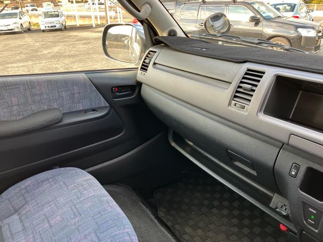 ハイエースバン 　キャンピング　８ナンバー　５人乗り　ガソリン車　ナビ　ＴＶ　バックカメラ新品　Ｂｌｕｅｔｏｏｔｈ　フロアマット新品　ハンドル新品　ＥＴＣ　ＬＥＤヘッドライト　キーレス　ロング　ハイルーフ（52枚目）