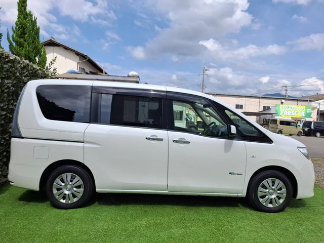 セレナ ２０Ｘ　Ｓ－ハイブリッド　ＥＴＣ　バックカメラ　ナビ　ＴＶ　オートクルーズコントロール　両側スライド・片側電動　オートライト　スマートキー　アイドリングストップ　電動格納ミラー　３列シート　ＣＶＴ　ＣＤ　ＵＳＢ　衝突安全ボディ（15枚目）