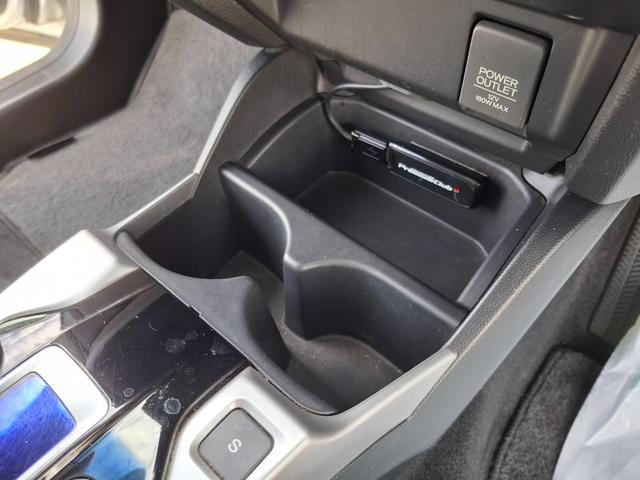 フィットハイブリッド Ｆパッケージ　ＥＴＣ　バックカメラ　ナビ　ＴＶ　スマートキー　電動格納ミラー　ＡＴ　盗難防止システム　衝突安全ボディ　ＣＤ　ＵＳＢ　ミュージックプレイヤー接続可　Ｂｌｕｅｔｏｏｔｈ　チップアップシート（9枚目）