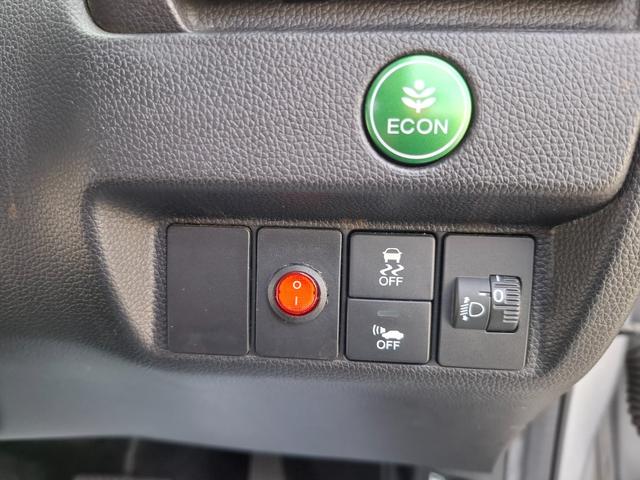 フィットハイブリッド Ｆパッケージ　ＥＴＣ　バックカメラ　ナビ　ＴＶ　スマートキー　電動格納ミラー　ＡＴ　盗難防止システム　衝突安全ボディ　ＣＤ　ＵＳＢ　ミュージックプレイヤー接続可　Ｂｌｕｅｔｏｏｔｈ　チップアップシート（11枚目）