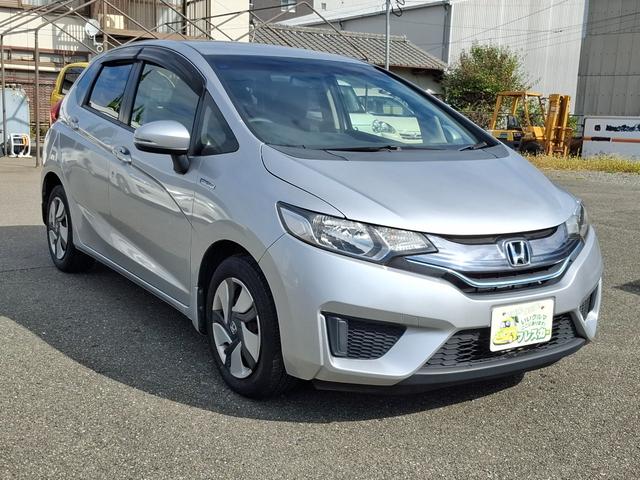 フィットハイブリッド Ｆパッケージ　ＥＴＣ　バックカメラ　ナビ　ＴＶ　スマートキー　電動格納ミラー　ＡＴ　盗難防止システム　衝突安全ボディ　ＣＤ　ＵＳＢ　ミュージックプレイヤー接続可　Ｂｌｕｅｔｏｏｔｈ　チップアップシート（13枚目）