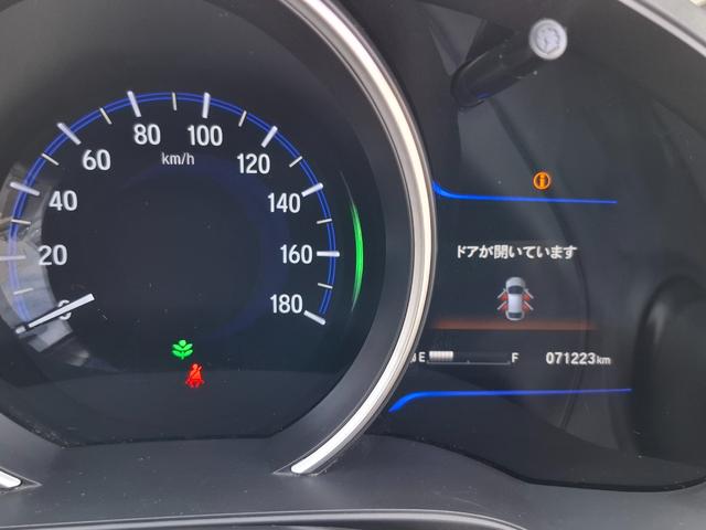フィットハイブリッド Ｆパッケージ　ＥＴＣ　バックカメラ　ナビ　ＴＶ　スマートキー　電動格納ミラー　ＡＴ　盗難防止システム　衝突安全ボディ　ＣＤ　ＵＳＢ　ミュージックプレイヤー接続可　Ｂｌｕｅｔｏｏｔｈ　チップアップシート（24枚目）