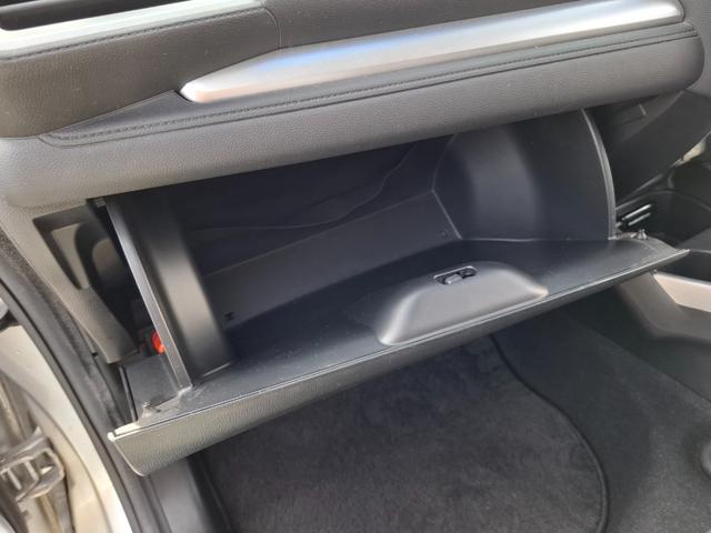 フィットハイブリッド Ｆパッケージ　ＥＴＣ　バックカメラ　ナビ　ＴＶ　スマートキー　電動格納ミラー　ＡＴ　盗難防止システム　衝突安全ボディ　ＣＤ　ＵＳＢ　ミュージックプレイヤー接続可　Ｂｌｕｅｔｏｏｔｈ　チップアップシート（29枚目）
