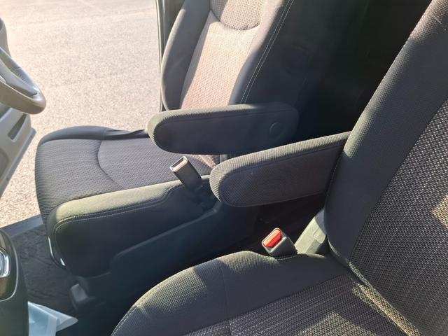 セレナ ハイウェイスター　Ｖセレ＋セーフティ　ＳＨＶ　Ａセフ　ＥＴＣ　全周囲カメラ　ナビ　ＴＶ　クリアランスソナー　オートクルーズコントロール　レーンアシスト　衝突被害軽減システム　両側電動スライドドア　オートライト　ＬＥＤヘッドランプ　スマートキー（30枚目）