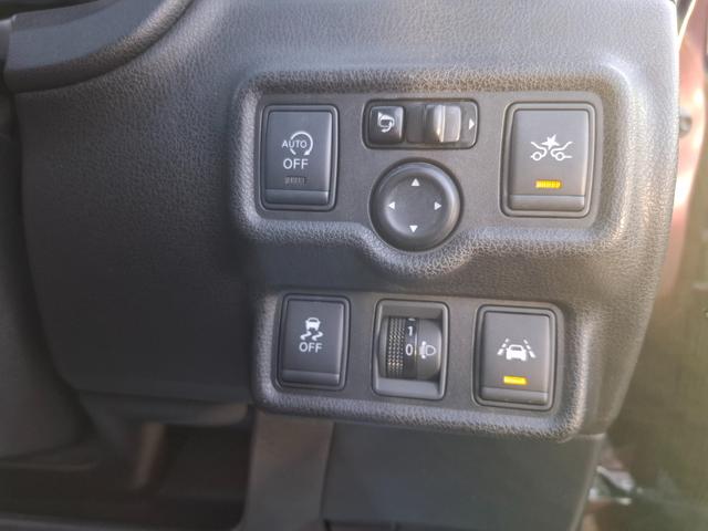 ノート X 全周囲カメラ クリアランスソナー レーンアシスト 衝突被害軽減システム オートライト スマートキー アイドリングストップ 電動格納ミラー CVT 盗難防止システム 衝突安全ボディ ABS ESC CD(9枚目)