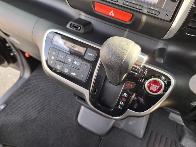 Ｎ－ＢＯＸカスタム Ｇ・Ｌパッケージ　ＥＴＣ　バックカメラ　両側スライド・片側電動　ナビ　ＴＶ　衝突被害軽減システム　オートライト　ＨＩＤ　スマートキー　アイドリングストップ　電動格納ミラー　ベンチシート　ＣＶＴ　盗難防止システム　ＡＢＳ（7枚目）