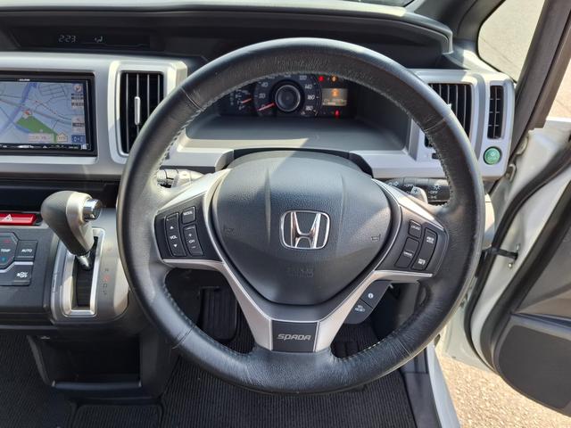 ステップワゴンスパーダ Ｚ　ＥＴＣ　バックカメラ　ナビ　ＴＶ　オートクルーズコントロール　両側電動スライドドア　オートライト　ＨＩＤ　スマートキー　アイドリングストップ　電動格納ミラー　ＣＶＴ　アルミホイール　ＣＤ　ＵＳＢ（3枚目）