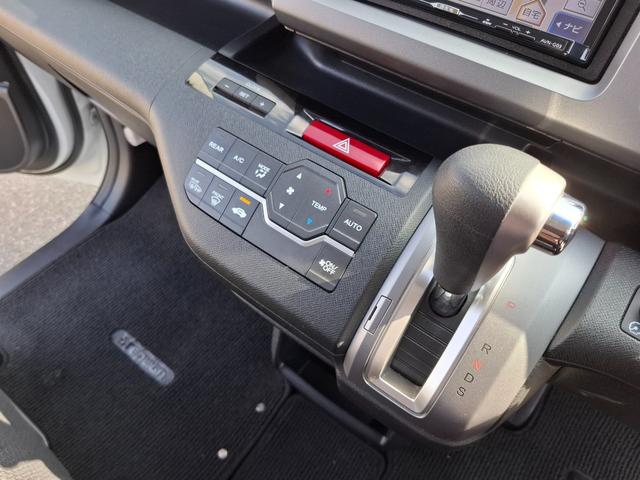 ステップワゴンスパーダ Ｚ　ＥＴＣ　バックカメラ　ナビ　ＴＶ　オートクルーズコントロール　両側電動スライドドア　オートライト　ＨＩＤ　スマートキー　アイドリングストップ　電動格納ミラー　ＣＶＴ　アルミホイール　ＣＤ　ＵＳＢ（7枚目）