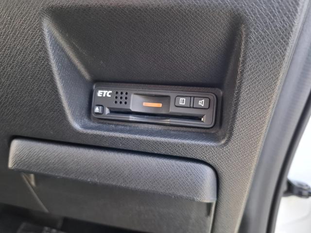 ステップワゴンスパーダ Ｚ　ＥＴＣ　バックカメラ　ナビ　ＴＶ　オートクルーズコントロール　両側電動スライドドア　オートライト　ＨＩＤ　スマートキー　アイドリングストップ　電動格納ミラー　ＣＶＴ　アルミホイール　ＣＤ　ＵＳＢ（8枚目）