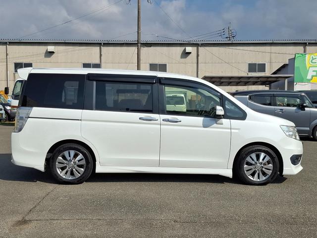 ステップワゴンスパーダ Ｚ　ＥＴＣ　バックカメラ　ナビ　ＴＶ　オートクルーズコントロール　両側電動スライドドア　オートライト　ＨＩＤ　スマートキー　アイドリングストップ　電動格納ミラー　ＣＶＴ　アルミホイール　ＣＤ　ＵＳＢ（15枚目）