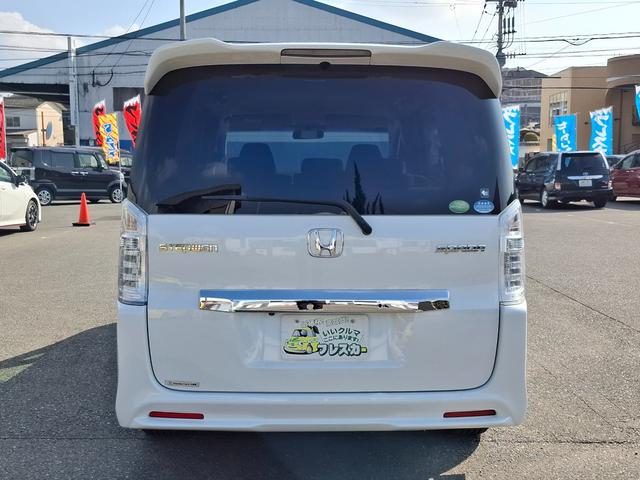 ステップワゴンスパーダ Ｚ　ＥＴＣ　バックカメラ　ナビ　ＴＶ　オートクルーズコントロール　両側電動スライドドア　オートライト　ＨＩＤ　スマートキー　アイドリングストップ　電動格納ミラー　ＣＶＴ　アルミホイール　ＣＤ　ＵＳＢ（16枚目）