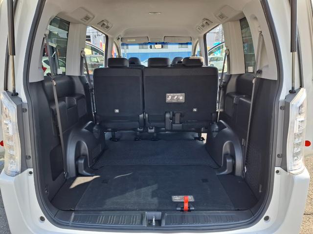 ステップワゴンスパーダ Ｚ　ＥＴＣ　バックカメラ　ナビ　ＴＶ　オートクルーズコントロール　両側電動スライドドア　オートライト　ＨＩＤ　スマートキー　アイドリングストップ　電動格納ミラー　ＣＶＴ　アルミホイール　ＣＤ　ＵＳＢ（19枚目）