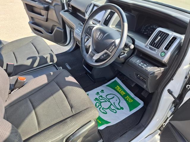 ステップワゴンスパーダ Ｚ　ＥＴＣ　バックカメラ　ナビ　ＴＶ　オートクルーズコントロール　両側電動スライドドア　オートライト　ＨＩＤ　スマートキー　アイドリングストップ　電動格納ミラー　ＣＶＴ　アルミホイール　ＣＤ　ＵＳＢ（24枚目）