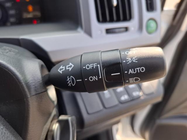 ステップワゴンスパーダ Ｚ　ＥＴＣ　バックカメラ　ナビ　ＴＶ　オートクルーズコントロール　両側電動スライドドア　オートライト　ＨＩＤ　スマートキー　アイドリングストップ　電動格納ミラー　ＣＶＴ　アルミホイール　ＣＤ　ＵＳＢ（26枚目）